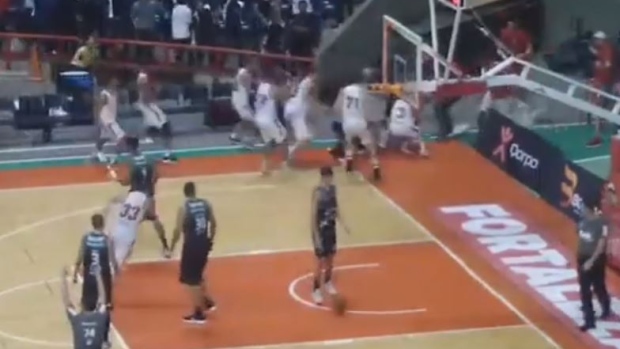 Brazilian basketball game ends with the most ridiculous buzzer