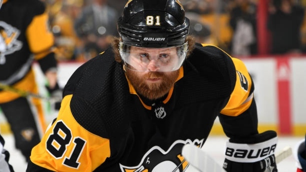 Phil Kessel posted an adorable photo with his dog, Stella, and the internet was loving it - Article - BARDOWN