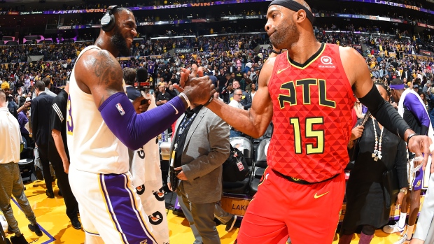 The end of Lakers-Hawks became a clutch dunk-off between LeBron ...