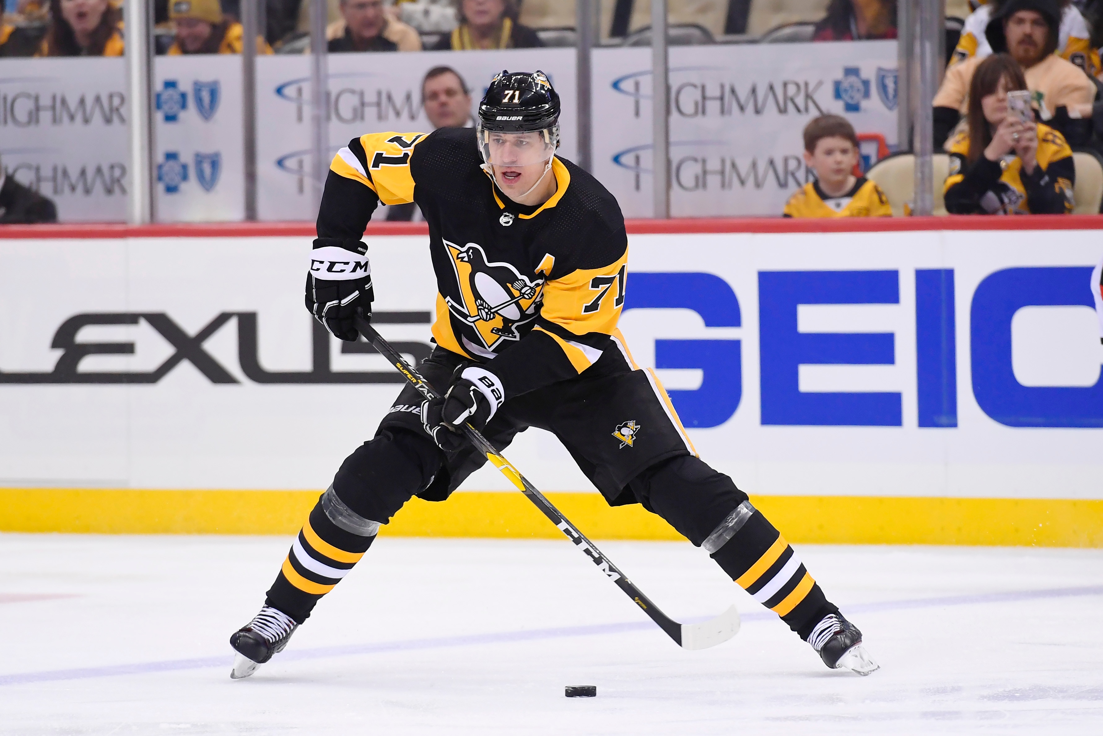 Hockey fans noticed something odd about Malkin's equipment during his fight with ...3562 x 2375