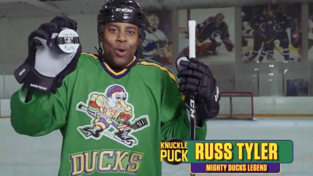  Kenan Thompson Signed The Mighty Ducks Russ Tyler Team USA D2  Hockey Jersey w/JSA COA : Everything Else