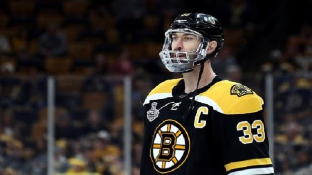 Tom Brady pumps Zdeno Chara's tires, predicted the Bruins captain would  play despite the broken jaw - Article - Bardown 