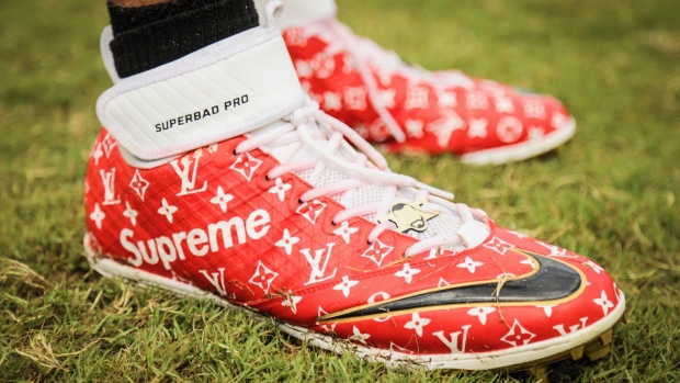 What do you think of Drew Brees’ custom Supreme x Louis Vuitton cleats? - Article - Bardown