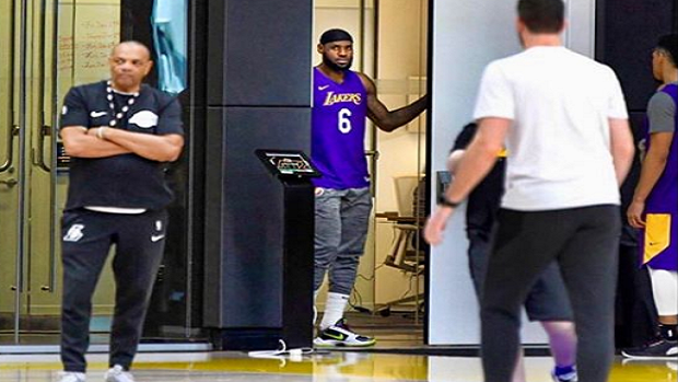 LeBron was wearing Kobes at the Lakers 