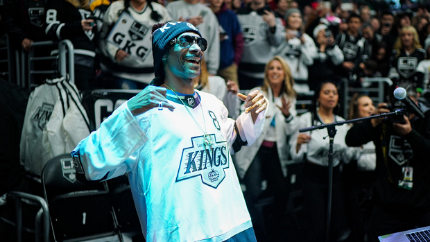 Snoop Dogg Gives Play by Play at LA Kings Hockey Game