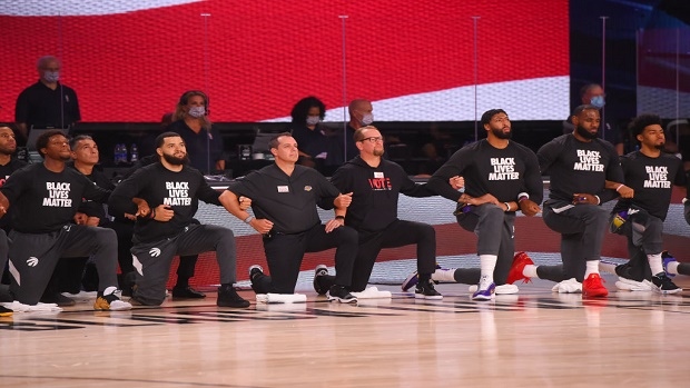 Raptors Lakers Come Together And Take A Knee During Both National Anthems Article Bardown