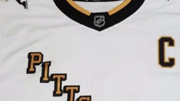 The Bruins' 'Reverse Retro' jersey may have leaked and it's gold - Article  - Bardown