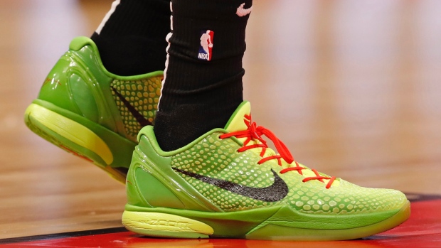 kobe the grinch shoes