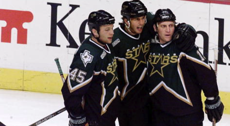 5 NHL Throwback Jerseys We'd Love to See Brought Back From the Dead