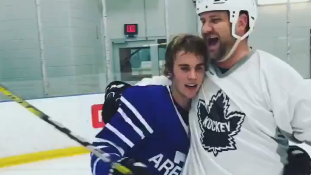Bieber plays shinny in Toronto donning the Leafs' Arenas throwback jersey -  Article - Bardown